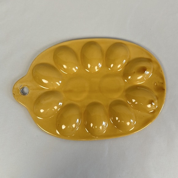 Vintage Egg Dish with Chicken Salt and Pepper Shakers - Picture 4 of 16